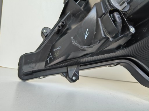 LAMPA FAR DESNA STRANA MITSUBISHI SPACE STAR 20-