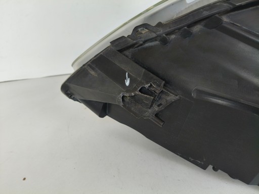 LAMPA FAR DESNA STRANA OPEL ZAFIRA B XENON LAMPA FAR DESNA STRANA OPEL ZAFIRA B XENON