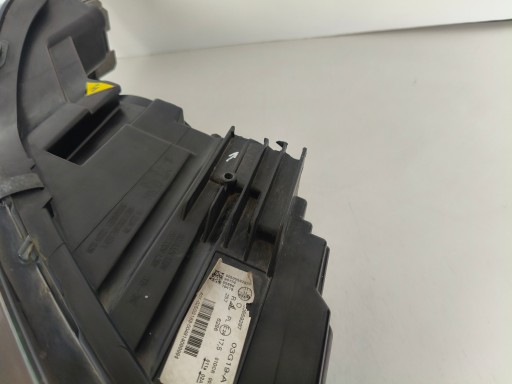 LAMPA FAR DESNA STRANA ALFA ROMEO STELVIO 16- XENON LED