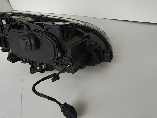 LAMPA FAR LIJEVA STRANA VOLVO V60 S60 13- REDIZAJN XENON ZAKRETNI LAMPA FAR LIJEVA STRANA VOLVO V60 S60 13- REDIZAJN XENON ZAKRETNI