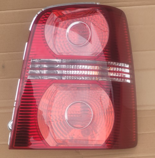 VW TOURAN REDIZAJN 06-10 LAMPA FAR W ZADNJI DESNA STRANA 1T0945096N