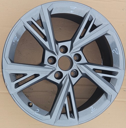 AUDI A3 ALU FELGA E-8.0JX18H2-N ET46 8Y0601025G