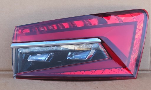 SKODA SUPERB KARAVAN III REDIZAJN LAMPA FAR LED DESNA STRANA ZADNJI 3V9945208C