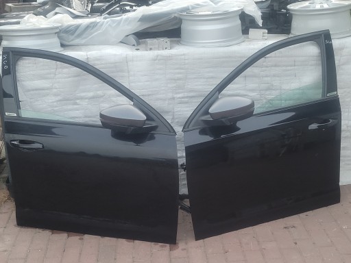 SKODA OCTAVIA III 5E0 VRATA DESNA  PREDNJA STRANA