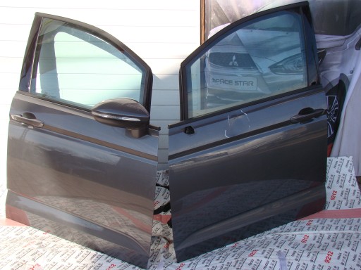 VW TOURAN 5TA VRATA PREDNJA STRANA DESNA