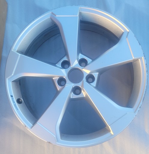 AUDI A3 S3 RS3 ALU FELGA 19 COLI 8V0601025ES