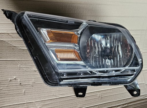 FORD MUSTANG V 09-12 LAMPA FAR LIJEVA STRANA AR33-13006-AG + DESNA AR33-13005-BD