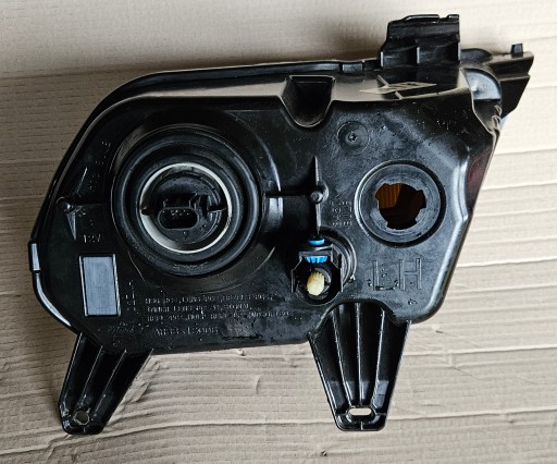 FORD MUSTANG V 09-12 LAMPA FAR LIJEVA STRANA AR33-13006-AG + DESNA AR33-13005-BD