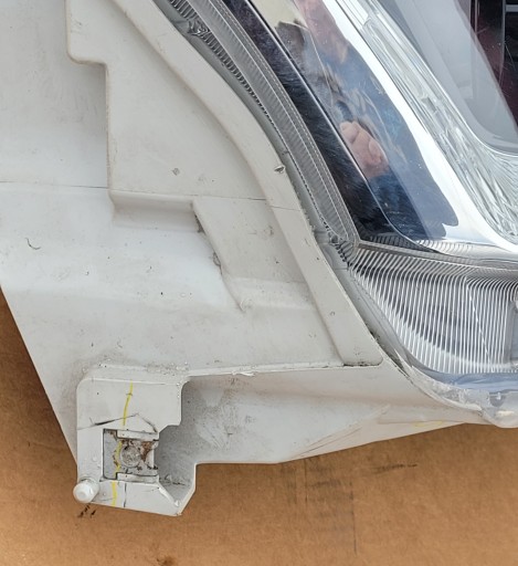 ISUZU D-MAX REDIZAJN 16-19 LAMPA FAR DESNA STRANA OBIČNA Z LED