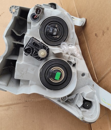 ISUZU D-MAX REDIZAJN 16-19 LAMPA FAR DESNA STRANA OBIČNA Z LED