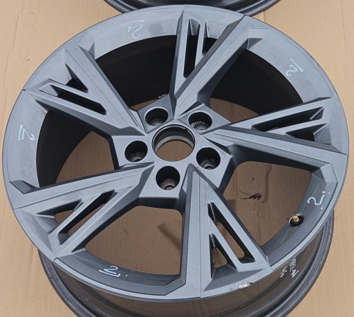 AUDI A3 ALU FELGA E-8.0JX18H2-N ET46 8Y0601025G