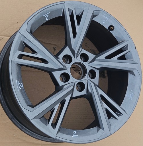 AUDI A3 ALU FELGA E-8.0JX18H2-N ET46 8Y0601025G