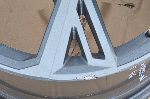 AUDI A3 ALU FELGA E-8.0JX18H2-N ET46 8Y0601025G