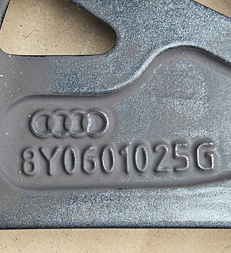 AUDI A3 ALU FELGA E-8.0JX18H2-N ET46 8Y0601025G