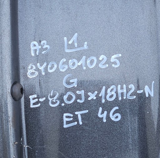 AUDI A3 ALU FELGA E-8.0JX18H2-N ET46 8Y0601025G