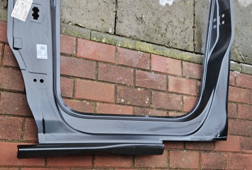 VW MULTIVAN 7T GOLI PRAG OPLATA LIJEVA PREDNJA STRANA 7T0810101A