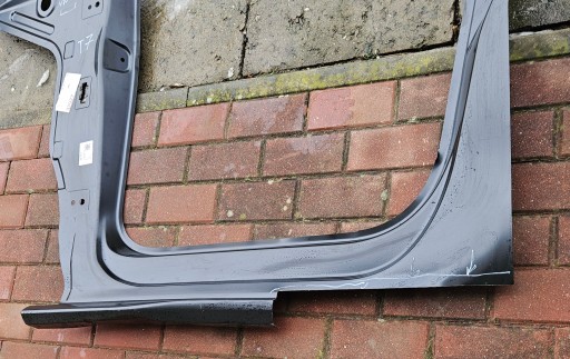 VW MULTIVAN 7T GOLI PRAG OPLATA LIJEVA PREDNJA STRANA 7T0810101A