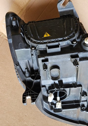 AUDI A6 C7 4G0 LAMPA FAR LIJEVA STRANA BI XENON NIESKRĘTNA
