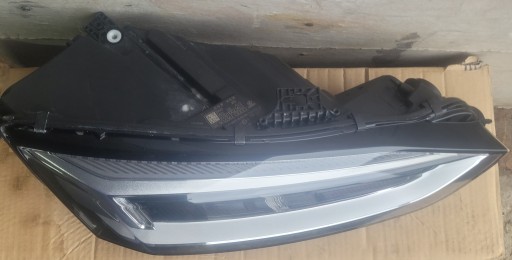 AUDI S5 A5 S-LINE BRANIK 8W6807437F-D LAMPA FAR DESNA STRANA