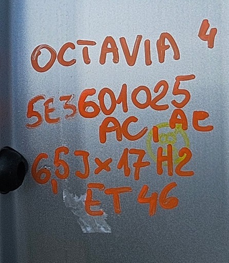 SKODA OCTAVIA 4 IV ALU FELGA 6.5JX17H2 ET46 5E3601025AC