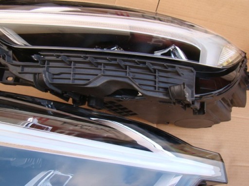 VOLVO XC60 17-20 LAMPA FAR FULL LED DESNA STRANA