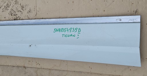 VW TIGUAN II 5NA 16-23 POKLOPAC LAJSNA VRATA LIJEVA PREDNJA STRANA 5NA854939B VW TIGUAN II 5NA 16-23 POKLOPAC LAJSNA VRATA LIJEVA PREDNJA STRANA 5NA854939B