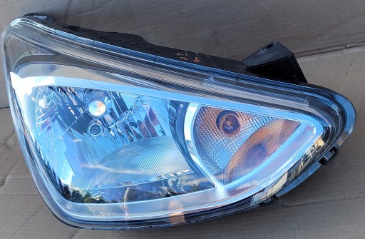 HYUNDAI I10 II LAMPA FAR DESNA STRANA 92102B9300 KOMPLETNA