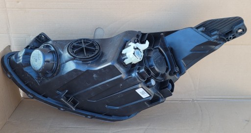 HYUNDAI I10 II LAMPA FAR DESNA STRANA 92102B9300 KOMPLETNA