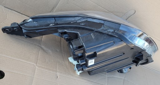 HYUNDAI I10 II LAMPA FAR DESNA STRANA 92102B9300 KOMPLETNA