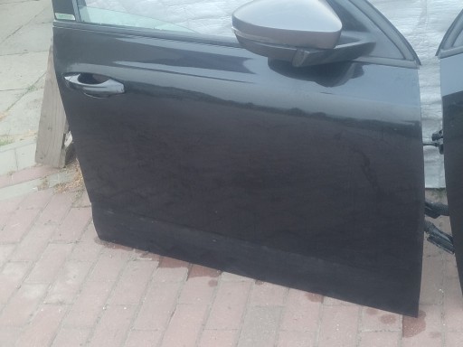 SKODA OCTAVIA III 5E0 VRATA DESNA PREDNJA STRANA SKODA OCTAVIA III 5E0 VRATA DESNA PREDNJA STRANA