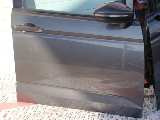 VW TOURAN 5TA VRATA PREDNJA STRANA DESNA