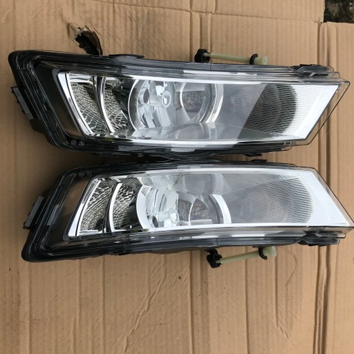 SKODA RAPID REDIZAJN 15-18 MAGLENKE Z LED DRL LIJEVA STRANA I DESNA
