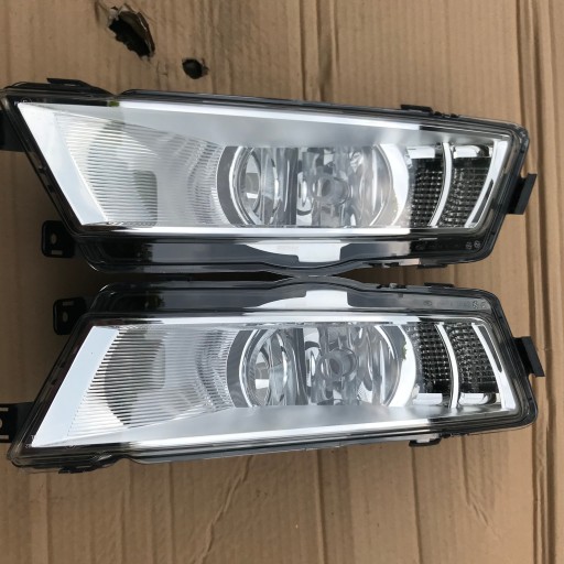 SKODA RAPID REDIZAJN 15-18 MAGLENKE Z LED DRL LIJEVA STRANA I DESNA