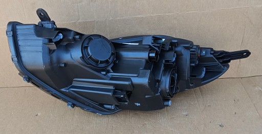 HYUNDAI IX20 REDIZAJN 15-18 LAMPA FAR DESNA STRANA LEČA