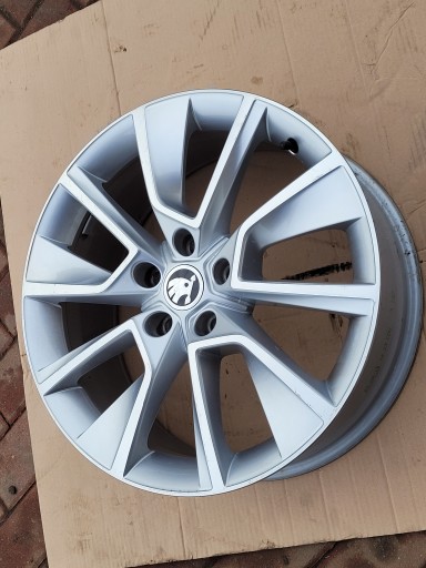 SKODA KAROQ ALU FELGA 7JX18H2 ET45 57A601025D