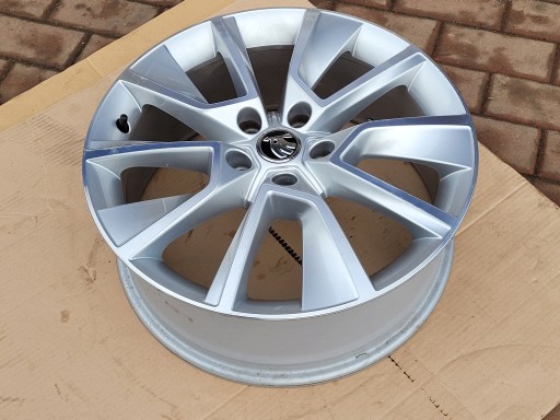 SKODA KAROQ ALU FELGA 7JX18H2 ET45 57A601025D