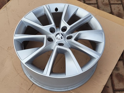 SKODA KAROQ ALU FELGA 7JX18H2 ET45 57A601025D