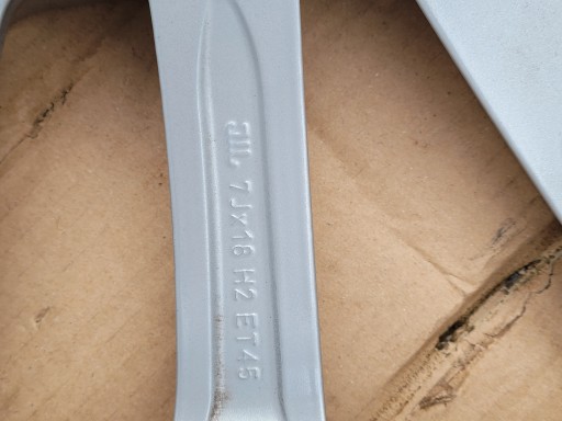 SKODA KAROQ ALU FELGA 7JX18H2 ET45 57A601025D