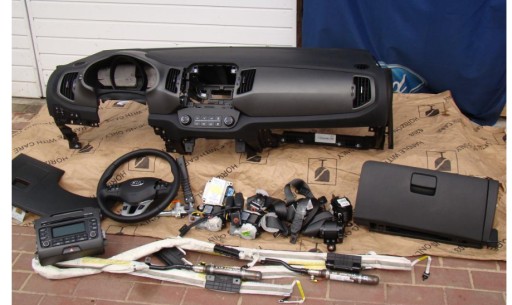 KIA SPORTAGE 10-15 ARMATURA AIRBAG POJASEVI