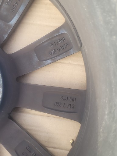 SKODA RAPID ALU FELGA 5JJ601025A 7JX17 ET46