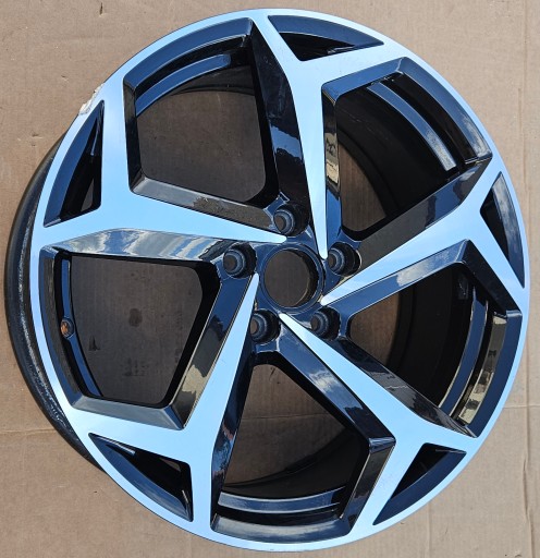 VW PASSAT B8 ALU FELGA 8JX18H2 ET44 3G0601025BG