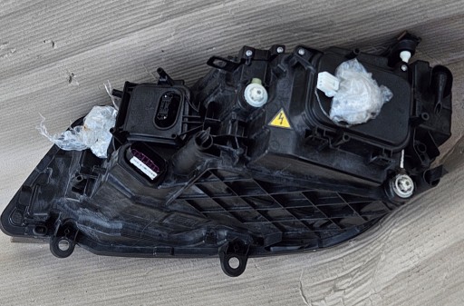 VW TOUAREG REDIZAJN 14-18 BI XENON LED DESNA STRANA 7P1941034