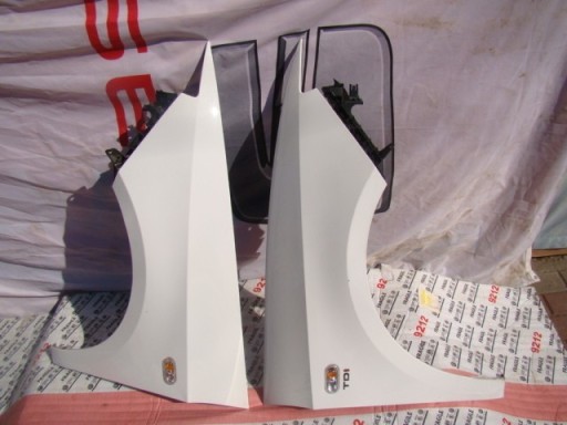 SEAT IBIZA 08-12 PREDNJA STRANA HAUBA BRANIK BI XENON VEZNI LIM