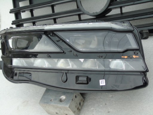 VW TOUAREG LAMPA FAR DESNA STRANA FULL LED MATRIX 761941082A