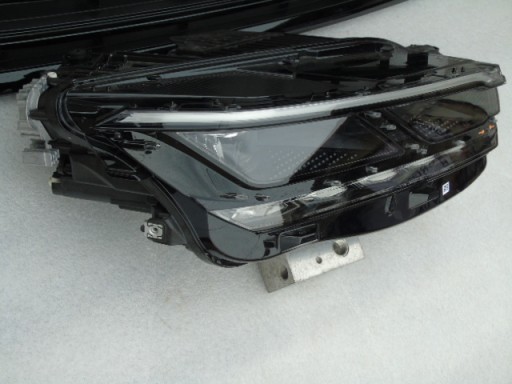 VW TOUAREG LAMPA FAR DESNA STRANA FULL LED MATRIX 761941082A