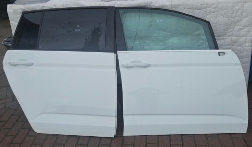 VW TOURAN 5TA VRATA PREDNJA STRANA DESNA VW TOURAN 5TA VRATA PREDNJA STRANA DESNA