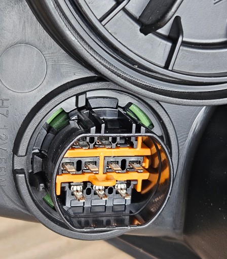 HYUNDAI IX20 10-15 LAMPA FAR DESNA STRANA LIJEVA NOVO