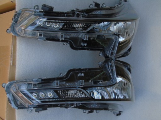 TOYOTA COROLLA XII 19- LAMPE FAROVI LED LIJEVA STRANA + DESNA 2SZT