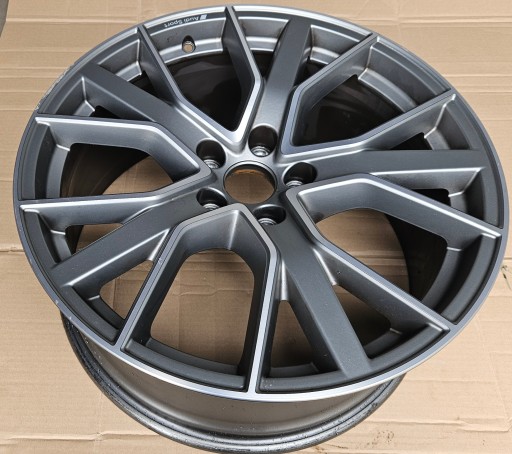 AUDI A4 B9 SPORT ALU FELGA E8.5JX19H2 ET40 8W0601025DH