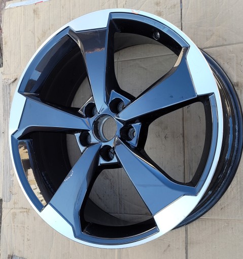 AUDI A3 S3 ALU FELGA E-8.0JX19H2 ET49 8V0601025AF
